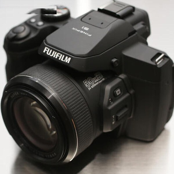 دوربین دیجیتال فوجی فیلم مدل FinePix S1 دوربین دیجیتال فوجی فیلم مدل FinePix S1