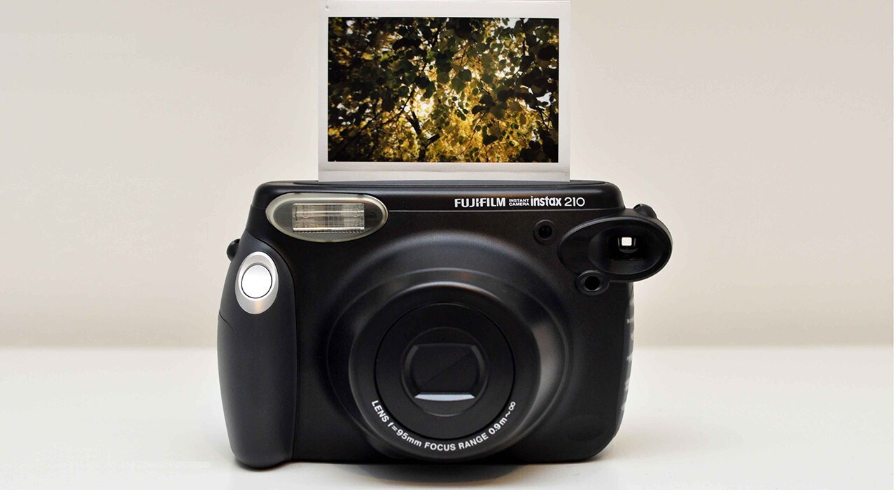 دوربین عکاسی چاپ سریع فوجی فیلم مدل Instax Wide 210 دوربین عکاسی چاپ سریع فوجی فیلم مدل Instax Wide 210